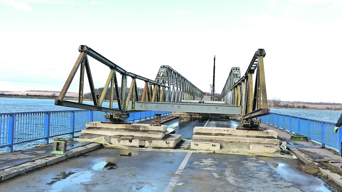 Pro objízdnou trasu do Vídně staví provizorní most